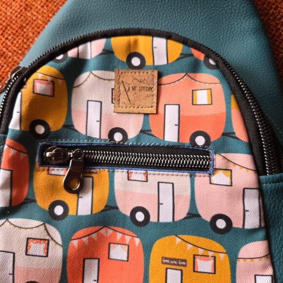 SLING BAG - unisex - retro 'boler trailer' pattern and vinyl - NEW without tags - Picture 3 of 4